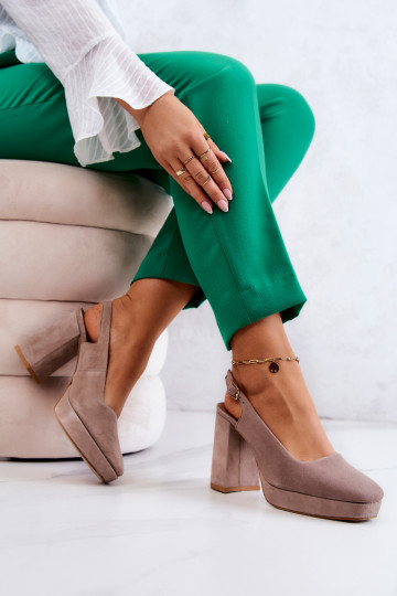 Bateliai iš zomšos  smėlio...