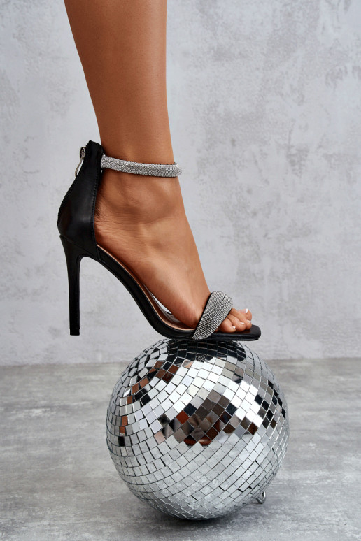 Elegantiško stiliaus sandalai su plonais kulniukais juodos spalvos Patricio