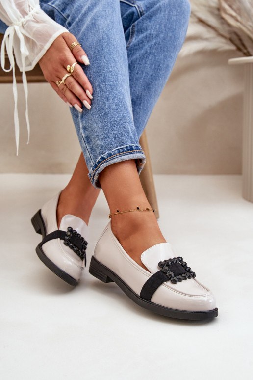 Lakuoti mokasinai Moteriškas su ornamentais pilkos spalvos Vinceza 58389 Lakuoti mokasinai Moteriškas su ornamentais pilkos spalvos Vinceza 58389