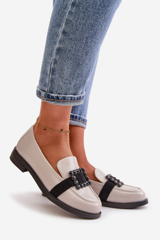 Lakuoti mokasinai Moteriškas su ornamentais pilkos spalvos Vinceza 58389 Lakuoti mokasinai Moteriškas su ornamentais pilkos spalvos Vinceza 58389