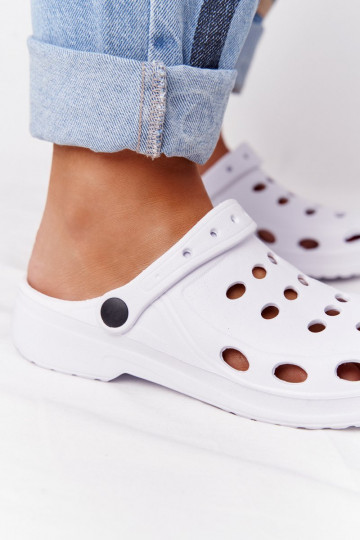 Šlepetės basutėsBasen baltos spalvos Lengvos šlepetės EVA 2