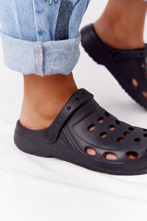 Šlepetės juodos spalvos  EVA Šlepetės juodos spalvos  EVA