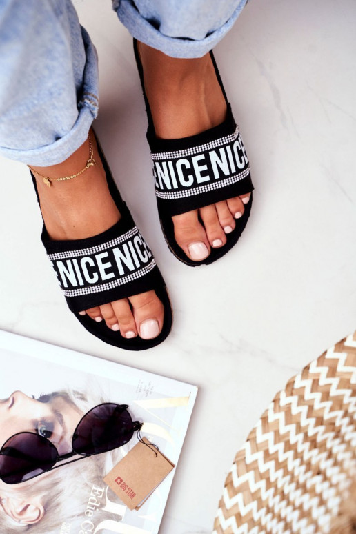 Šlepetės  su tviskančiomis akutėmis juodos spalvos Be Nice