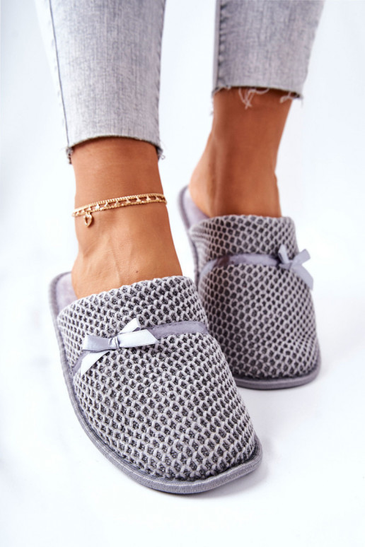 Šlepetės su kaspinais pilkos spalvos Evira Šlepetės su kaspinais pilkos spalvos Evira