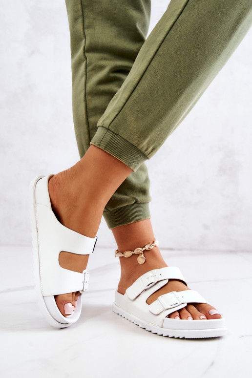 Guminės Šlepetės su sagtimis baltos spalvos Corina Guminės Šlepetės su sagtimis baltos spalvos Corina