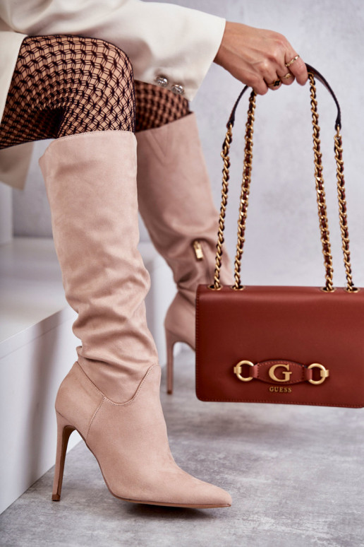 Klasikinio modelio iš zomšos ilgaauliai batai su plonais kulniukais smėlio spalvos Ameya