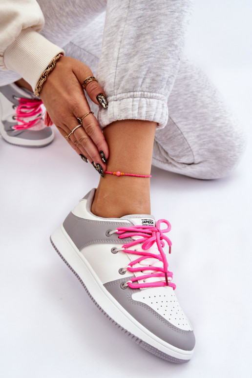 Klasikinio modelio sportiniai bateliai  su raišteliais Baltos-pilkos spalvos Jella Klasikinio modelio sportiniai bateliai  su raišteliais Baltos-pilkos spalvos Jella