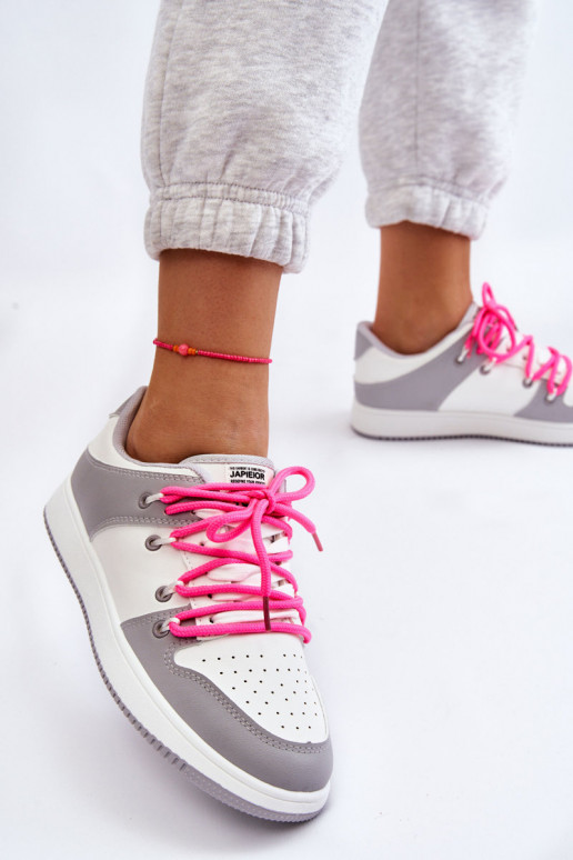 Klasikinio modelio sportiniai bateliai  su raišteliais Baltos-pilkos spalvos Jella Klasikinio modelio sportiniai bateliai  su raišteliais Baltos-pilkos spalvos Jella