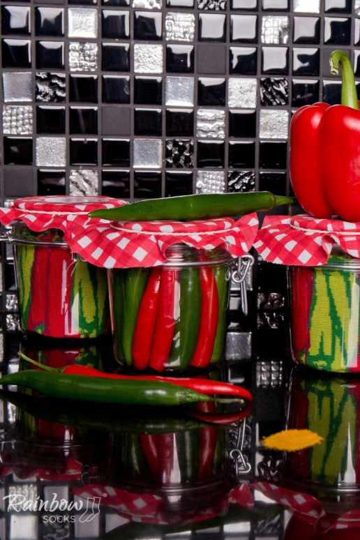 Spalvotos kojinės dėžutėje  2 poros