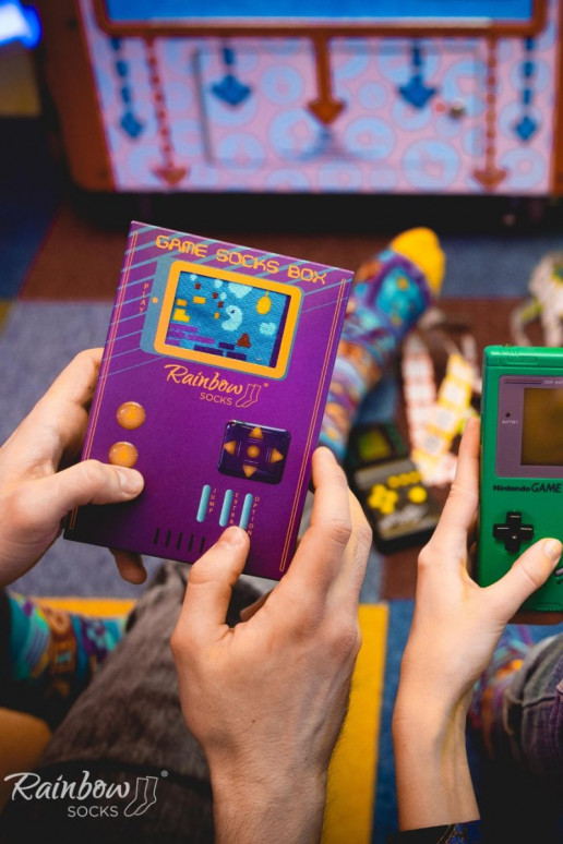 Spalvotos kojinės dėžutėje  2 poros Spalvotos kojinės dėžutėje  2 poros