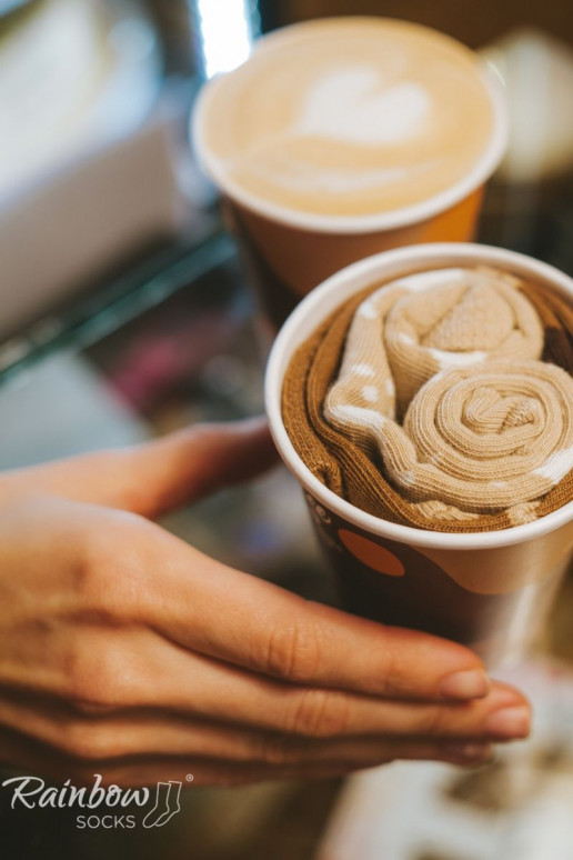 Spalvotos kojinės dėžutėje Caffe Latte 1pora Spalvotos kojinės dėžutėje Caffe Latte 1pora