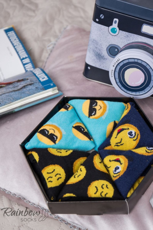 Spalvotos kojinės dėžutėje  3 poros Spalvotos kojinės dėžutėje  3 poros