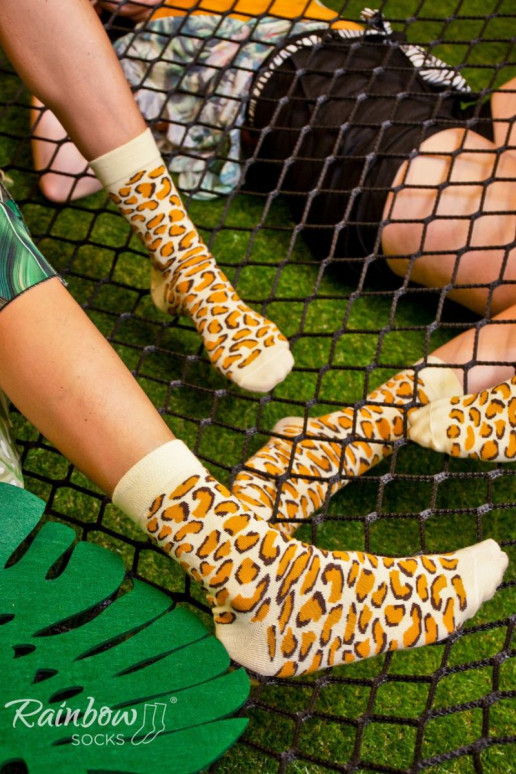 Spalvotos kojinės dėžutėje su laukinių gyvūnų motyvais 3 poros Spalvotos kojinės dėžutėje su laukinių gyvūnų motyvais 3 poros