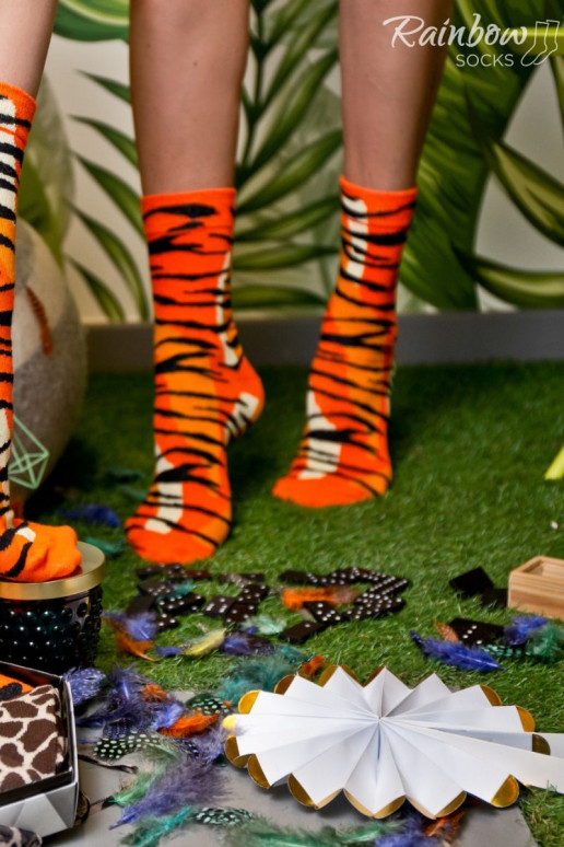 Spalvotos kojinės dėžutėje su laukinių gyvūnų motyvais 3 poros Spalvotos kojinės dėžutėje su laukinių gyvūnų motyvais 3 poros