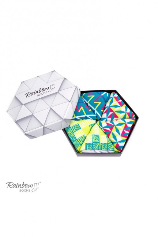 Spalvotos kojinės su geometriniais raštais 3 poros Spalvotos kojinės su geometriniais raštais 3 poros