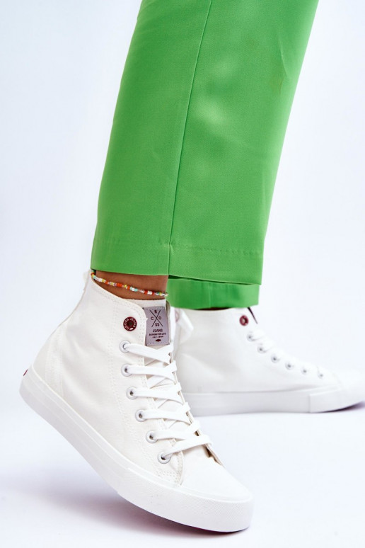 Klasikinio modelio laisvalaikio batai su auliuku Cross Jeans LL2R4086C baltos spalvos Klasikinio modelio laisvalaikio batai su auliuku Cross Jeans LL2R4086C baltos spalvos