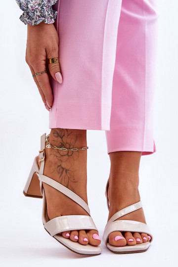 su lako efektu basutės su kulniukais smėlio spalvos Carrie