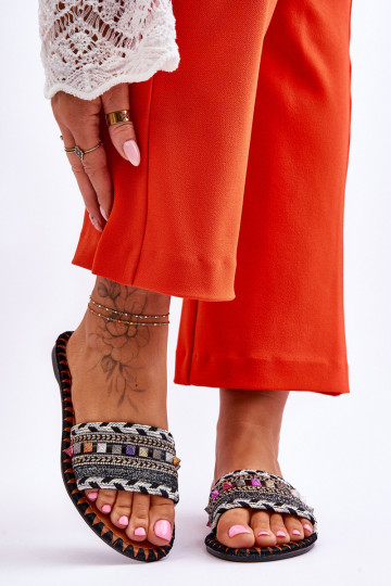 Dekoruotos Šlepetės juodos spalvos Bellisa 2