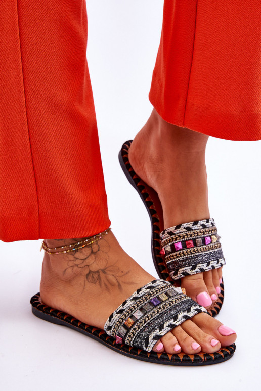 Dekoruotos Šlepetės juodos spalvos Bellisa