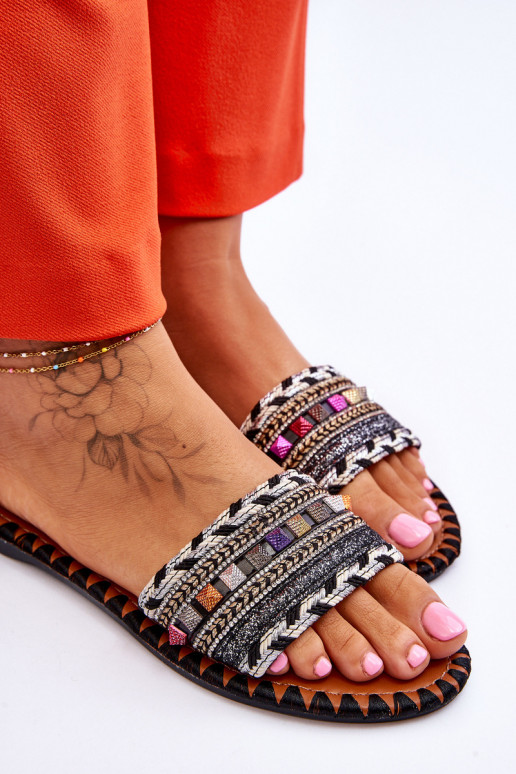 Dekoruotos Šlepetės juodos spalvos Bellisa