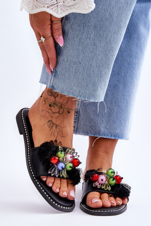 Šlepetės su dekoratyviniais karoliukais S.Barski KV-2775-47 juodos spalvos Šlepetės su dekoratyviniais karoliukais S.Barski KV-2775-47 juodos spalvos