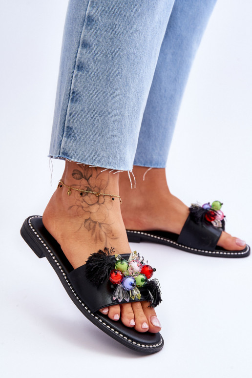 Šlepetės su dekoratyviniais karoliukais S.Barski KV-2775-47 juodos spalvos Šlepetės su dekoratyviniais karoliukais S.Barski KV-2775-47 juodos spalvos