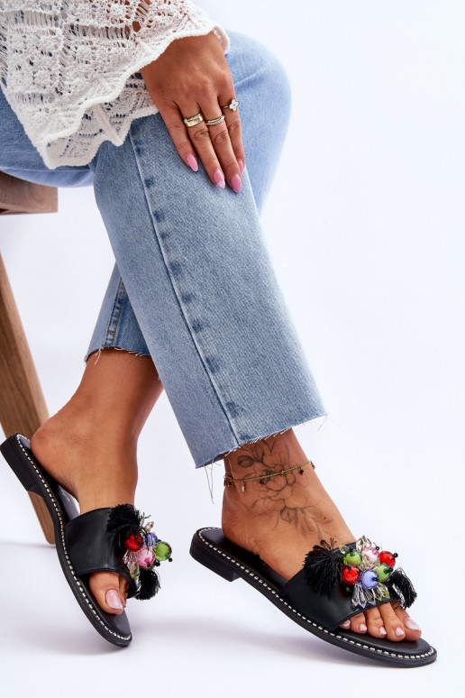 Šlepetės su dekoratyviniais karoliukais S.Barski KV-2775-47 juodos spalvos Šlepetės su dekoratyviniais karoliukais S.Barski KV-2775-47 juodos spalvos