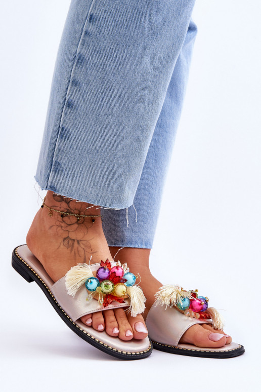 Šlepetės su dekoratyviniais karoliukais S.Barski KV-2775-47 Nude Šlepetės su dekoratyviniais karoliukais S.Barski KV-2775-47 Nude