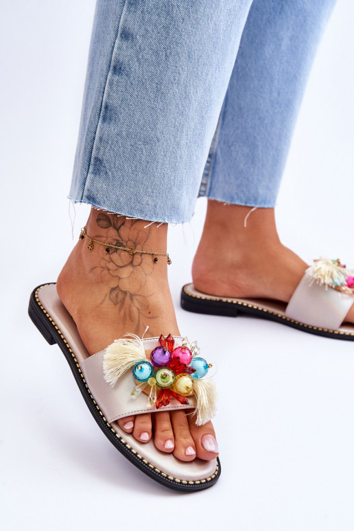 Šlepetės su dekoratyviniais karoliukais S.Barski KV-2775-47 Nude Šlepetės su dekoratyviniais karoliukais S.Barski KV-2775-47 Nude