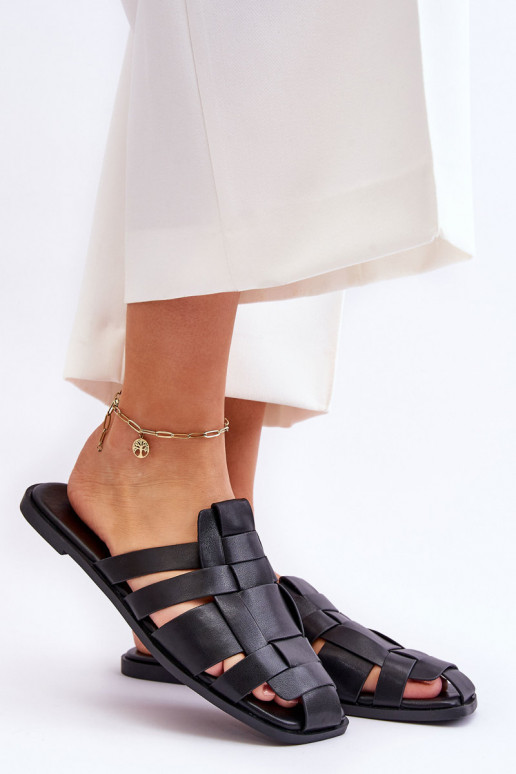 Šlepetės su juostelėmis juodos spalvos Reyna