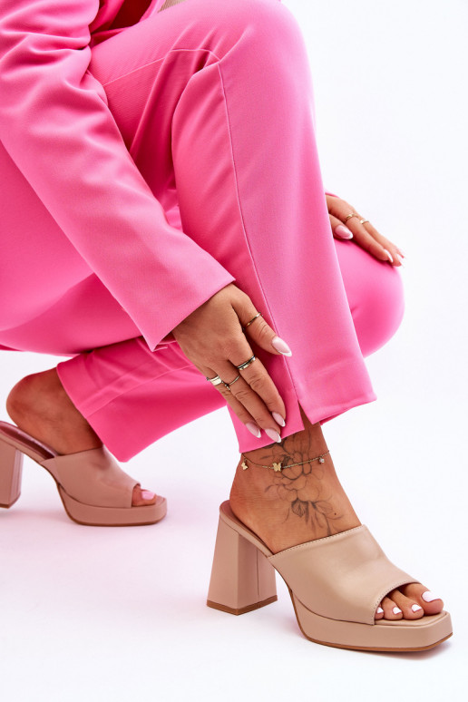 Odinės šlepetės su kulniukais smėlio spalvos Livesa Odinės šlepetės su kulniukais smėlio spalvos Livesa