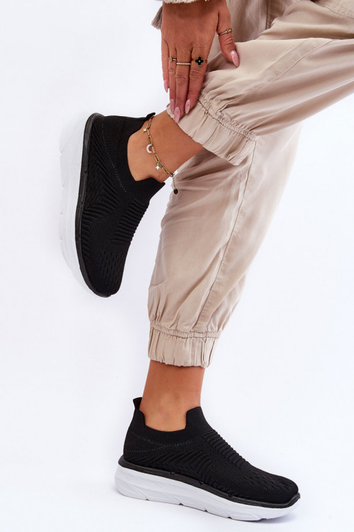 Įsispiriamo modelio sportiniai bateliai juodos spalvos Ferive Įsispiriamo modelio sportiniai bateliai juodos spalvos Ferive