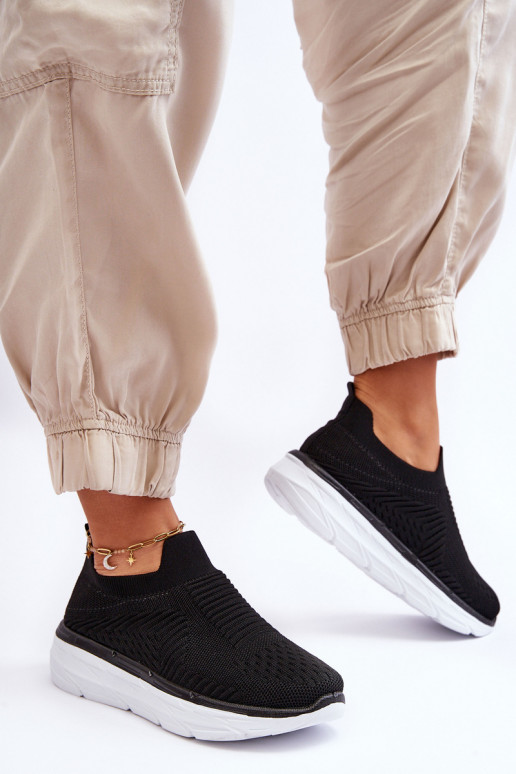 Įsispiriamo modelio sportiniai bateliai juodos spalvos Ferive Įsispiriamo modelio sportiniai bateliai juodos spalvos Ferive