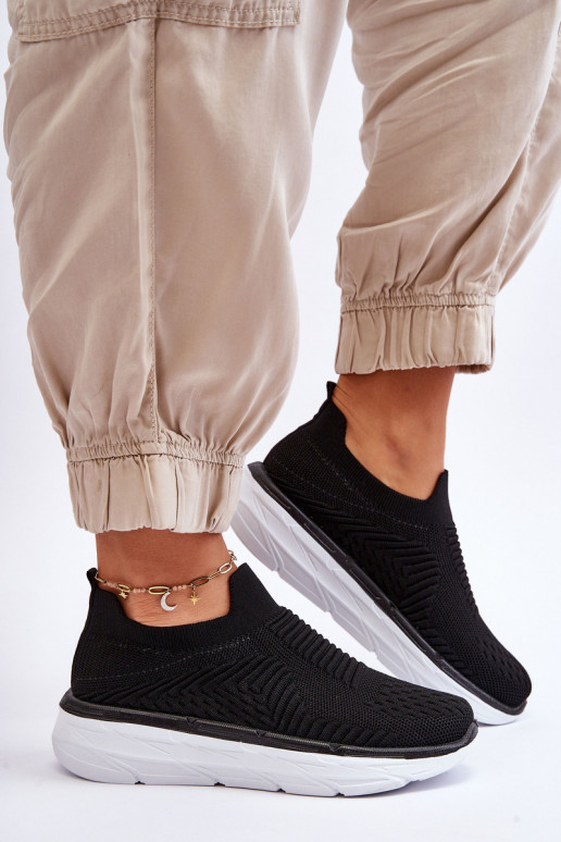 Įsispiriamo modelio sportiniai bateliai juodos spalvos Ferive Įsispiriamo modelio sportiniai bateliai juodos spalvos Ferive