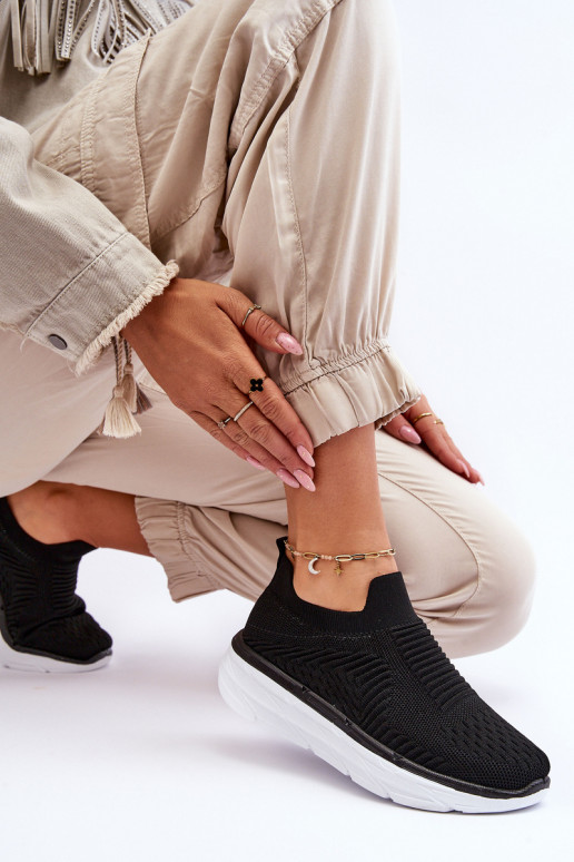 Įsispiriamo modelio sportiniai bateliai juodos spalvos Ferive Įsispiriamo modelio sportiniai bateliai juodos spalvos Ferive