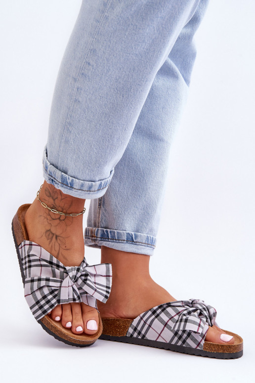 Šlepetės su kaspinais su platforma pilkos spalvos Vero Šlepetės su kaspinais su platforma pilkos spalvos Vero