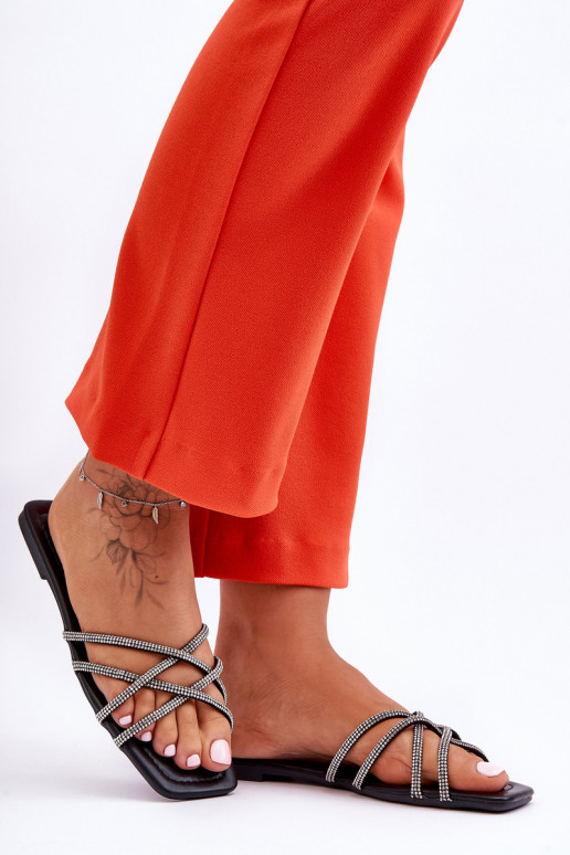 Šlepetės su dirželiais I  juodos spalvos Leomi Šlepetės su dirželiais I  juodos spalvos Leomi