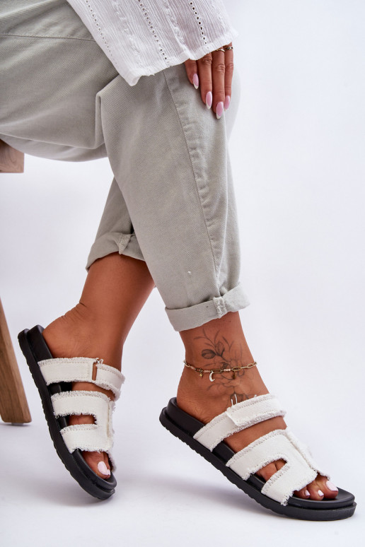 Šlepetės  su lipniais užsegimais baltos spalvos Lamirose