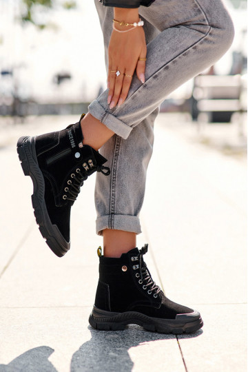 pašiltinti iš zomšos Moteriški aulinukai juodos spalvos Jailina 2