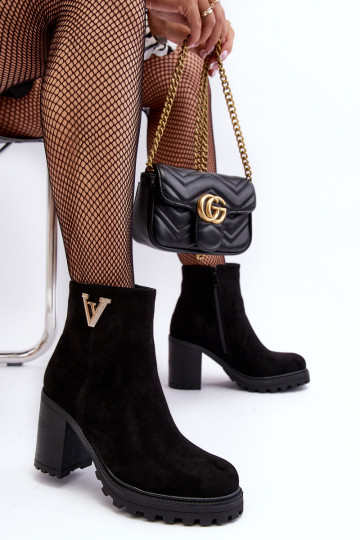 Zomšiniai aulinukai ant kulno su ornamentais juodos spalvos Strong 2