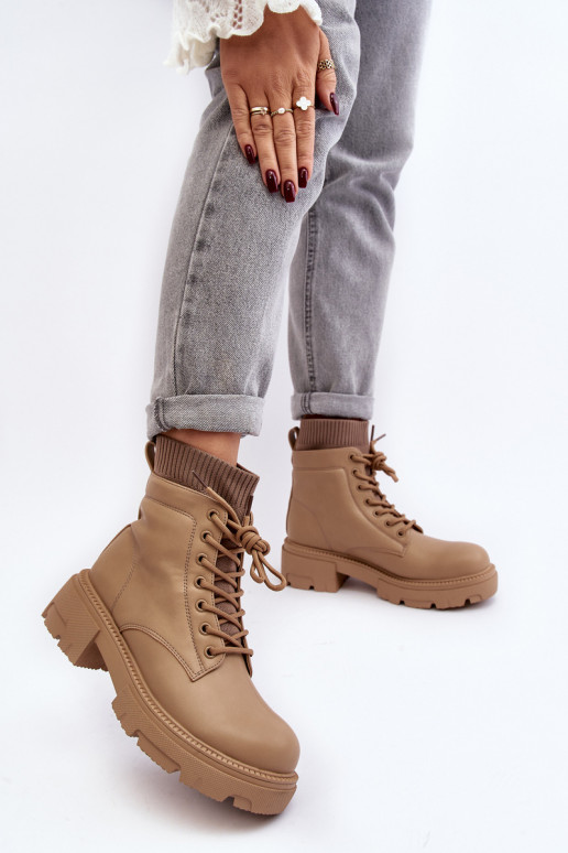 batai Moteriški aulinukai su kojinės tipo auliuku smėlio spalvos Rivella batai Moteriški aulinukai su kojinės tipo auliuku smėlio spalvos Rivella