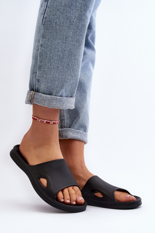 Klasikinio modelio Moteriškos šlepetės juodos spalvos Juniria Klasikinio modelio Moteriškos šlepetės juodos spalvos Juniria