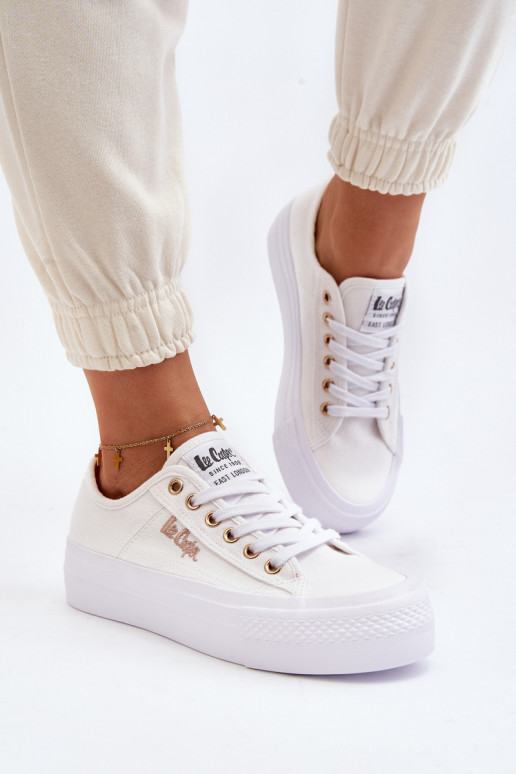 Moteriški batai su platforma Lee Cooper LCW-24-31-2725 baltos spalvos Moteriški batai su platforma Lee Cooper LCW-24-31-2725 baltos spalvos