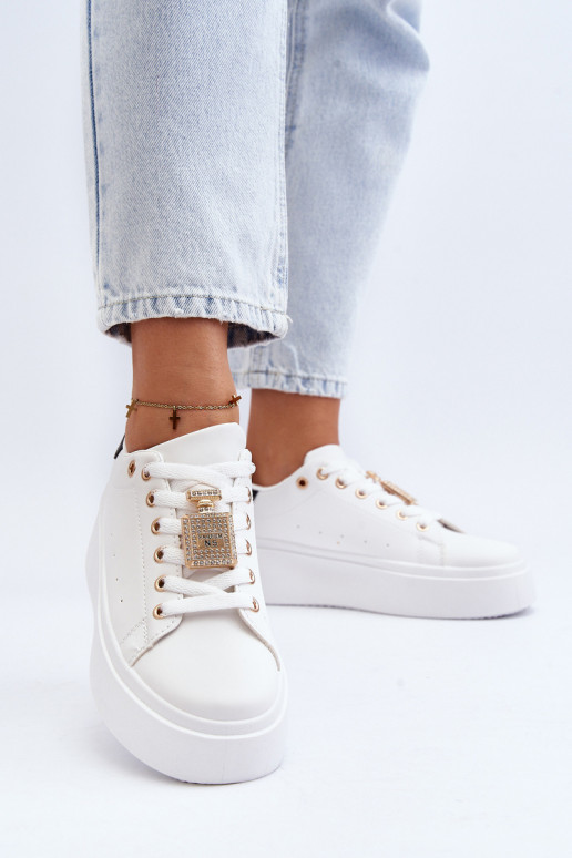 Sneakers modelio batai   su ornamentais baltos spalvos Celedria Sneakers modelio batai   su ornamentais baltos spalvos Celedria