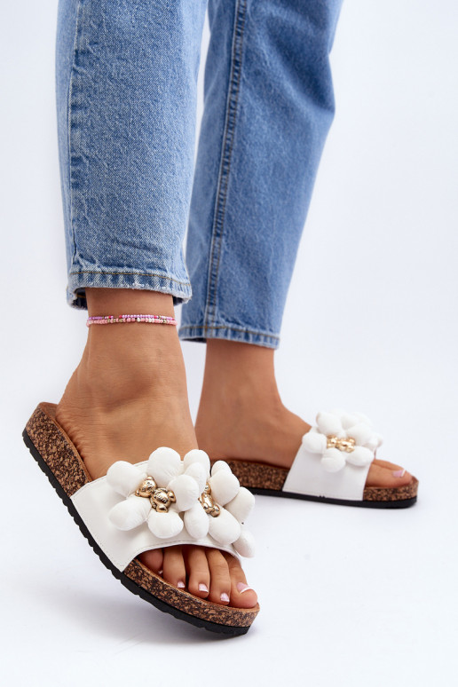 Moteriškos šlepetės su gražiomis detalėmis baltos spalvos Bunlia Moteriškos šlepetės su gražiomis detalėmis baltos spalvos Bunlia