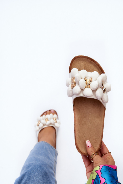 Moteriškos šlepetės su gražiomis detalėmis baltos spalvos Bunlia Moteriškos šlepetės su gražiomis detalėmis baltos spalvos Bunlia