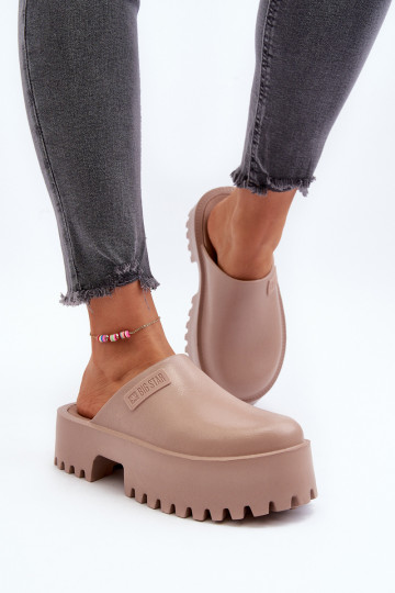 Šlepetės su madingais masyviais padais Big Star NN274016 smėlio spalvos