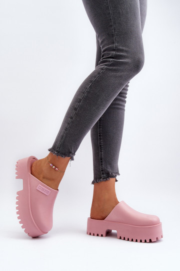 Šlepetės su madingais masyviais padais Big Star NN274020 rožinės spalvos