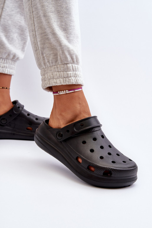 Lengvos šlepetės juodos spalvos Ilariana Lengvos šlepetės juodos spalvos Ilariana