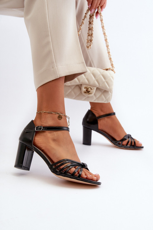 Moteriškos basutės su kulniukais juodos spalvos Pyrrette Moteriškos basutės su kulniukais juodos spalvos Pyrrette